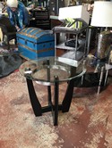 26" Round Glass End Table w/Black and Stainless Base