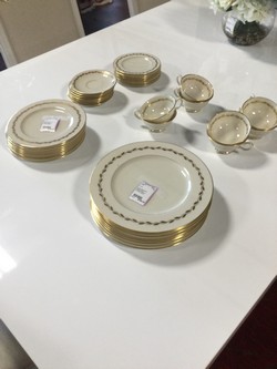 Lenox China Golden Wreath Pattern 48-piece Set Service for 8-place setting