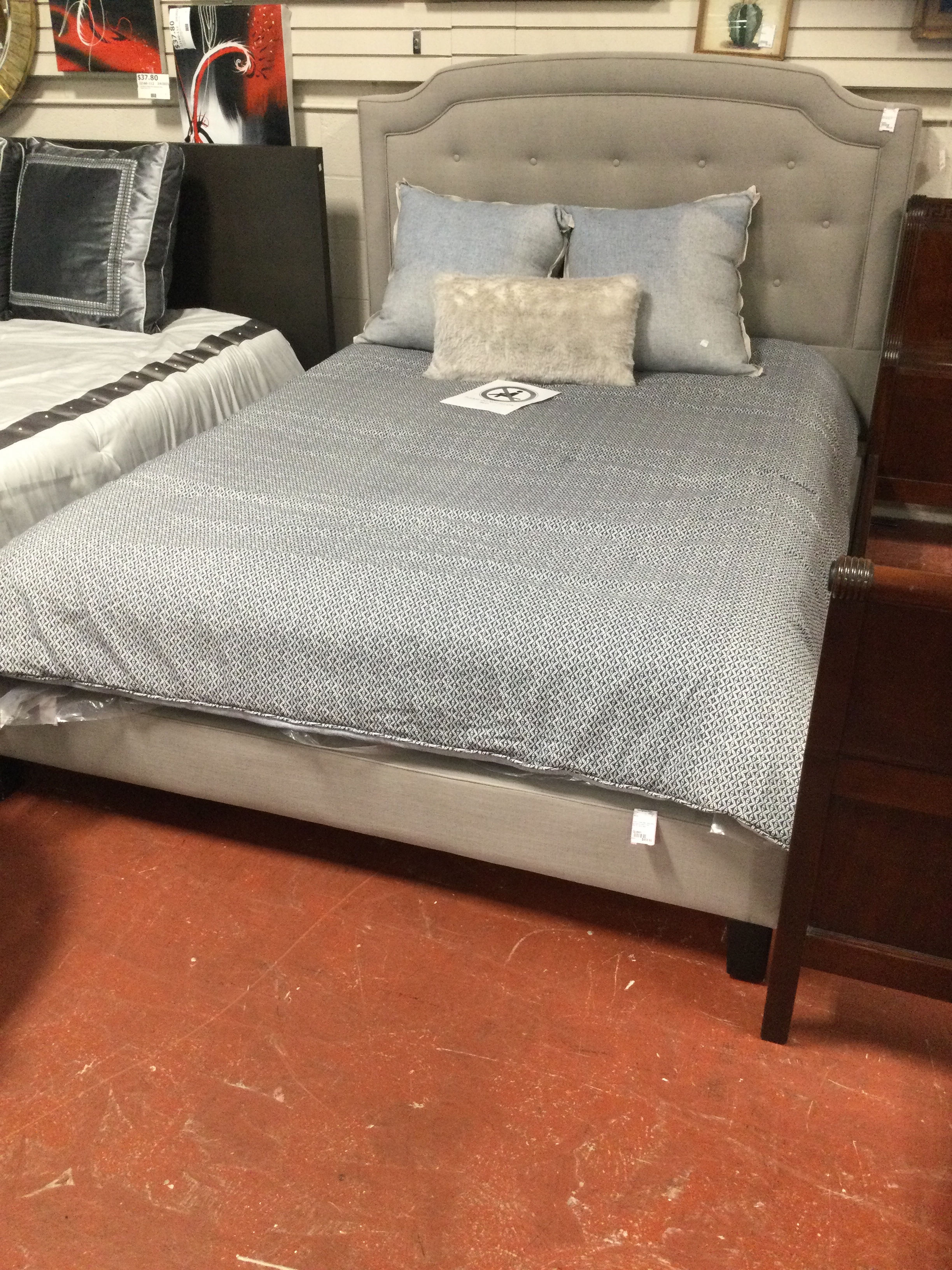 Macys-Queen-Bed--grey-tufted-upholstered-platform-bed--HBFB-rails--slats_126121A.jpg