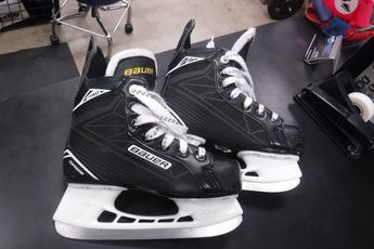 shampoo koppeling picknick Used Bauer Supreme S140 Size 1 Junior Hockey Skates | C & S Sporting Goods