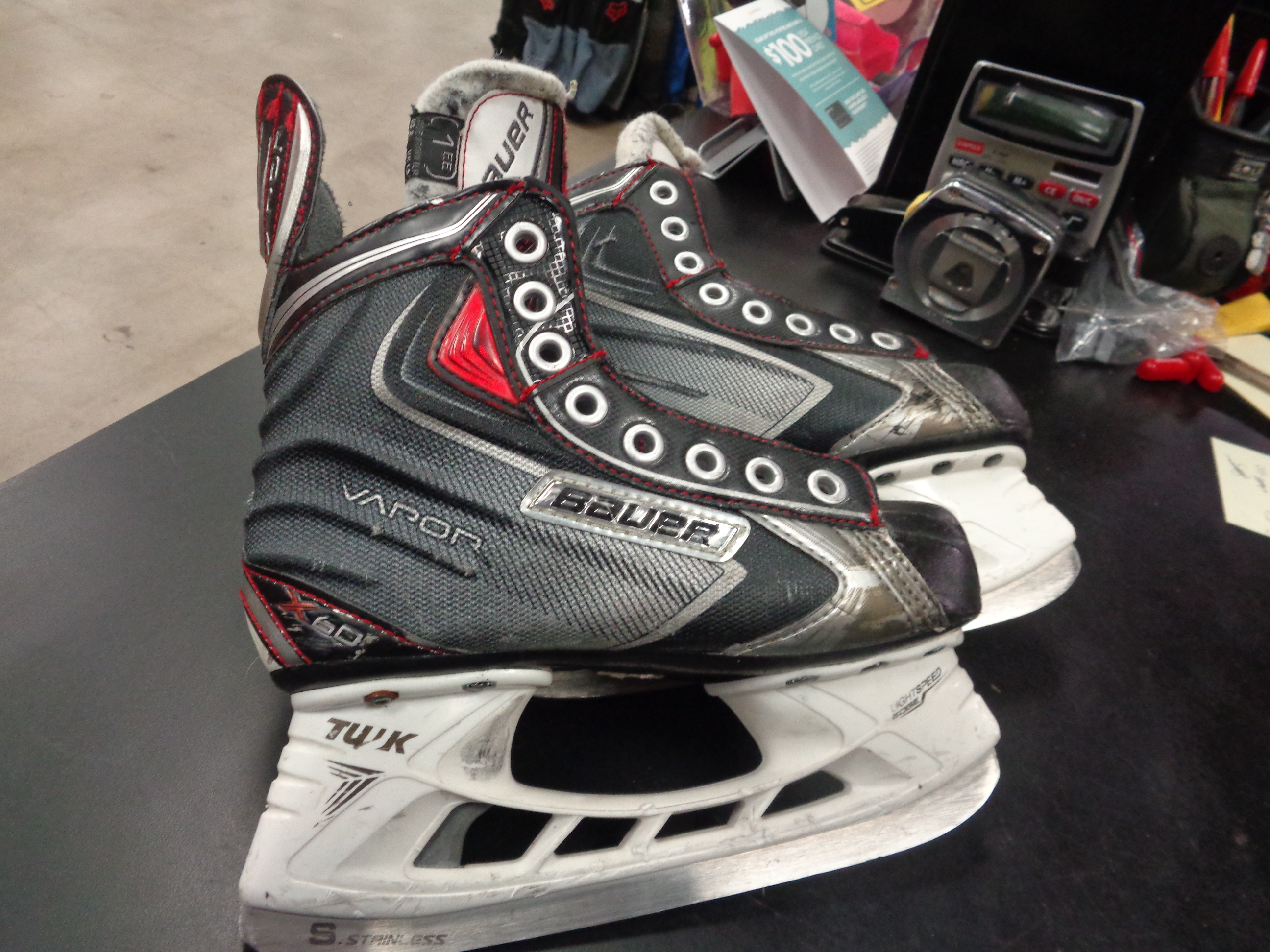 Used Hockey Skates >> Used Bauervapor X60 Size 1ee Hockey Skates Used Hockey Skates >> Used Bauervapor X60 Size 1ee Hockey Skates