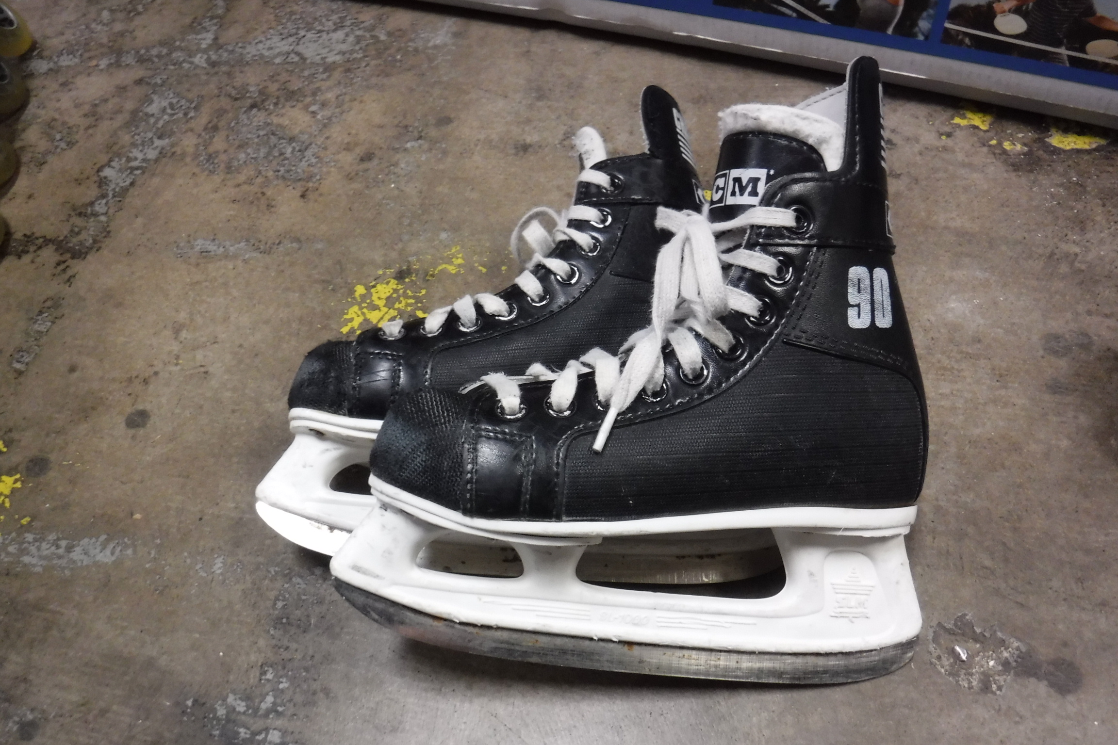 ccm champion 90 hockey skates