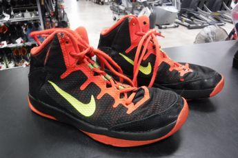 Used Nike Youth 5Y Basketball Shoes | C 