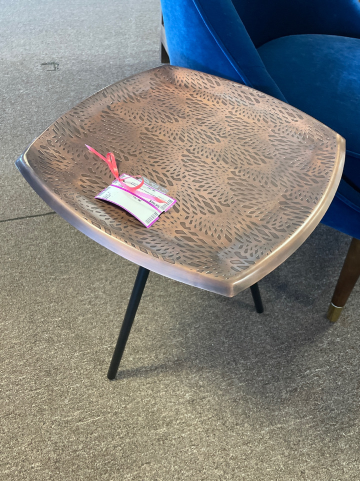 Closeout-End-Table_226553A.jpg